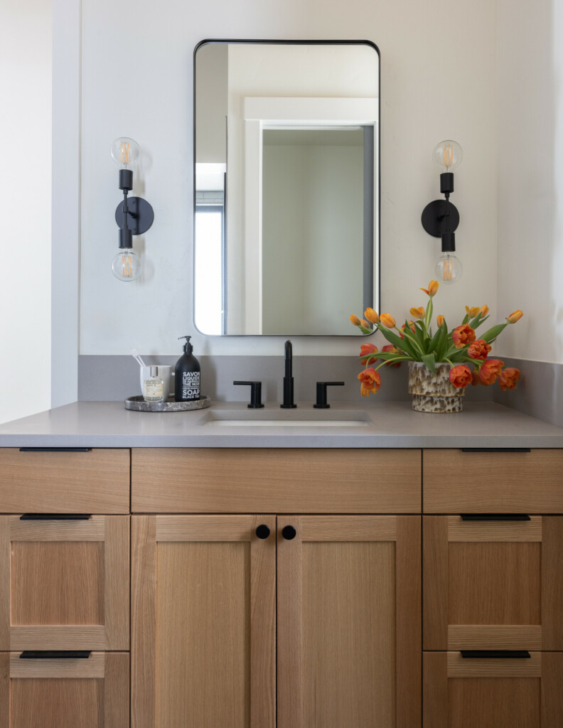Black Butte Beauty | Bend, Oregon | Primary Bathroom